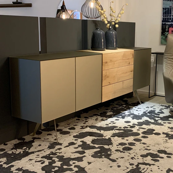 Sideboard Scholtissek Talio knorrige Eiche massiv natur geölt, Glas matt Platin 240x90x42cm