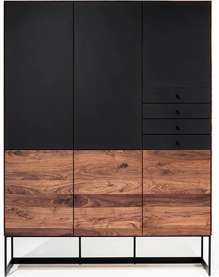 Design Geschirrschrank Alleskönner von Scholtissek aus Nussbaum Massivholz mit schwarzen Glastüren und vier Schubladen, Vorderansicht