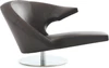 Leolux Parabolica Loungechair in Braun, Freisteller mit rechter Armlehne und rundem Drehtellerfuß