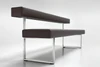 Detail Permesso Bank grau – Lederpolster und kantiges Metallgestell