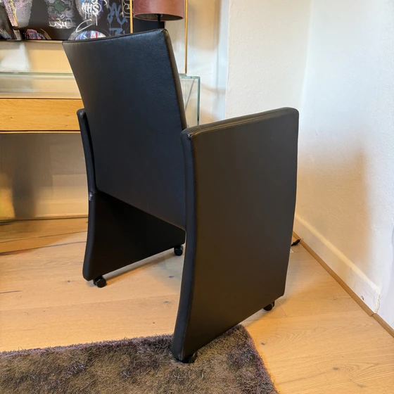 Bacher Brandon Stuhl Echtleder schwarz auf Rollen Design Esszimmerstuhl Seitenansicht
