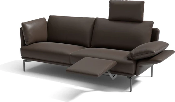 Sofa Mara mit Kopfstütze und Beinauflage – funktional und stilvoll in Leder
