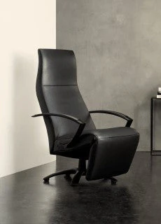 Brainbuilder Monomove, Gestell schwarz, in der Leseecke mit Beistelltisch – elegantes Ambiente