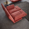 Top-Down-Perspektive auf das Nolte Meda Sofa mit voll ausgefahrener Beinauflage – großzügige Sitzfläche für maximales Relaxgefühl im edlen Lederlook.