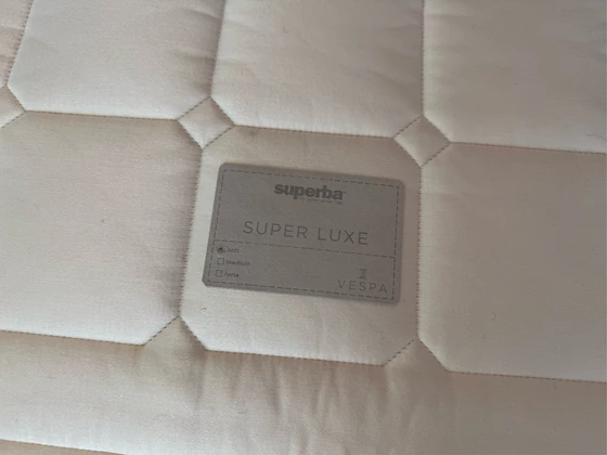 Detail des Matratzenkerns der Superba Super Luxe Soft – VESPA-Taschenfederkern mit Latexauflage und Lendenwirbelstütze für optimalen Komfort