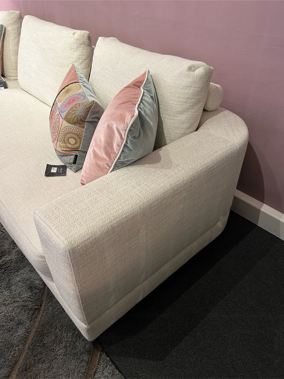 Detailansicht Rücken- und Sitzkissen des Sofas Belisa von Violetta – bequemer Boxspring-Sitzkomfort