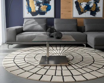 Ronald Schmitt Design Couchtisch K726 mit Keramikplatte in Wohnzimmerumgebung mit grauer Couch