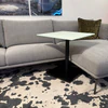Beistelltisch 60×60 cm – Optiwhite-Glas mit Nanostruktur, unterlackiertweiß, rollbar; passend für Duett K526 & Kolo K726 (DUO/pOp)