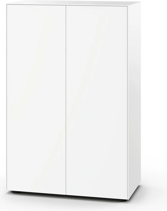 Hochformatiges Sideboard von Piure in Weiß als eleganter Stauraum im Eingangsbereich 2041200