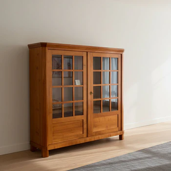 Form Exclusiv Camargue – Landhausvitrine in Kirschbaum massiv, 155×162×46 cm, Ambienteansicht