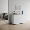 Piure Nex Pur Box 1536778 in Weiß (P01), als Kommode im Wohnbereich mit hellen Holzböden, Designlampe, Büchern und Wandbild – skandinavisch inspiriertes Interieur.