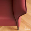 Detail Leolux Mayon Senso Leder bordeauxrot mit feiner Naht und hochwertiger Polsterverarbeitung
