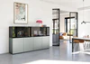 Kettnaker SOMA Highboard in Aluminium Titan & Grauglas, 242×124×50 cm, Ambienteansicht mit Beleuchtung