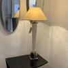 Sigma L2 Tischleuchte CL1593/1 im Ambiente – Keramik offwhite marmoriert, Schirm creme,