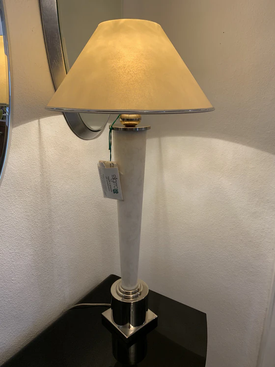 Detail Sigma L2 – Keramikfuß offwhite marmoriert