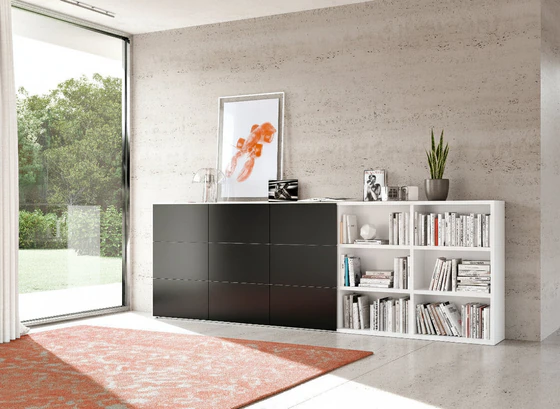 Kettnaker VITA Highboard in Lack matt – 353,2×115,7×35 cm, Drehtür links, Schiebetür über zwei Fächer im Wohnambiente Lack matt weiß, Front schwarz