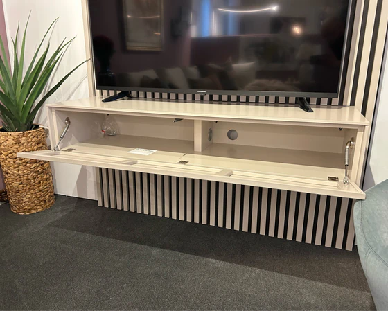 Detailaufnahme Innenaufteilung des Sudbrock CUBO Medienmöbels