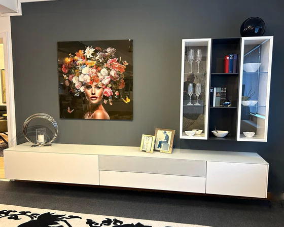 Subdbrock Media Wohnwand Verkehrsweiß Lowboard und Vitrine Ausstellgunsstück Möbel Zeppenfeld Olpe Deisgnmöbel Sauerland