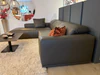 Longchair links des Gyform Focus in Seta Terra, Seitenansicht