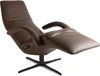 Jori Yoga JR-7360 Sessel in Celia Truffo (dunkelbraunes Leder), Monomove-Version mit festem Kopfteil, ergonomischer Liegeposition und schwarzem 4-Stern-Fuß – Aktionsmodell Timeless Icons liegend
