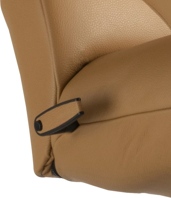 Detailaufnahme der oberen Rückenpartie mit weicher Polsterung in Celia Oro beim JORI SYMPHONY Handgriff