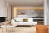 Designsofa Como mit stilvollen, verstellbaren Armlehnen und schlanken Metallfüßen