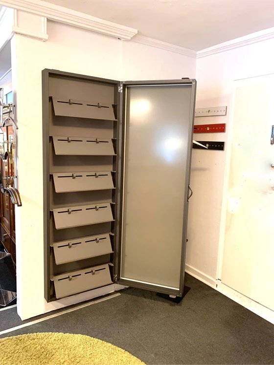 Kristalia BOXONE Designschrank – extraflacher Spiegel-Schrank für Flur | 20 cm tief | Luciano Bertoncini - Möbelhaus H. Zeppenfeld GmbH