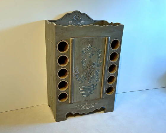 Sprenger Weinspensa aus Tanne Altholz im Landhausstil – Ausstellungsstück mit 10 Flaschenöffnungen