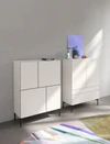 Kettnaker Highboard Case mit vier Türen in Weiß, modernes Designmöbel mit schwarzen Füßen