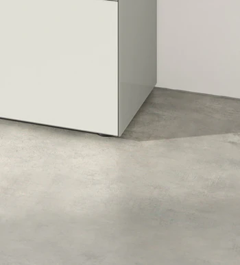 Detailaufnahme eines runden Fußes vom Kettnaker Highboard Case, modernes Möbeldesign