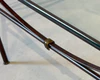 Couchtisch Bielefelder Werkstätten Arc T90, Metallgestell LOA Gold Antin mit Messingdetails und Klarglasplatte, Ausstellungsstück im Landhausstil Detail Messing