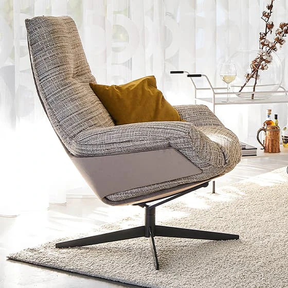 Bielefelder Werkstätten Loungesessel Daron im Showroom Olpe