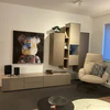Sudbrock GAME Wohnwand mit Hängeelementen, Regal und Vitrine in Siena/Terra und Eiche Sahara