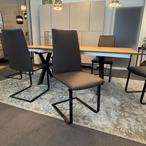 Freischwinger Stuhl schwarz Metallgestell Leder braun