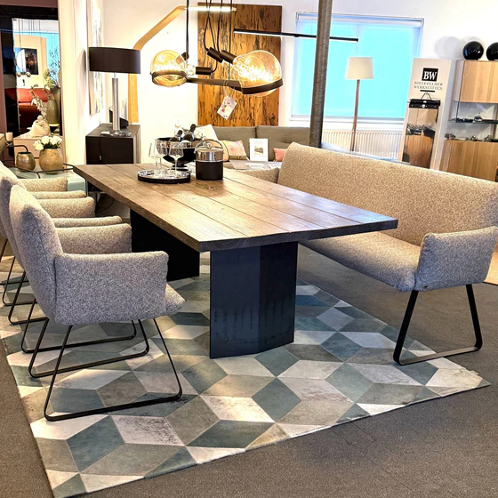 Essgruppe Abverkauf: Tisch Mammut 220x100 geköhlte Asteiche mit Rohstahl-Doppelwange und Heaven Dining Sofa plus Armlehnstühle