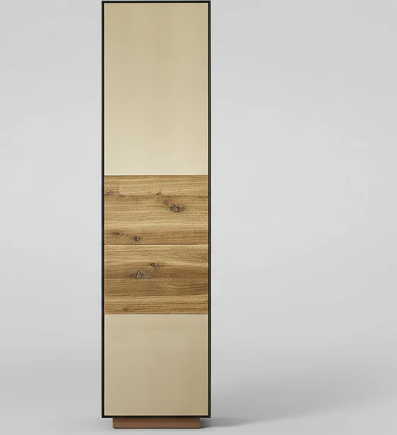 Anrei Puro Style SY770 – Vitrine in Asteiche mit Zopfbürstung und Frontansicht
