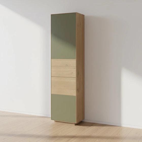 Anrei Puro Style SY770 – Vitrine in Asteiche mit Zopfbürstung und Schattenfuge, 50×198,6×35 cm, Wohnambiente, Lack Salbei matt