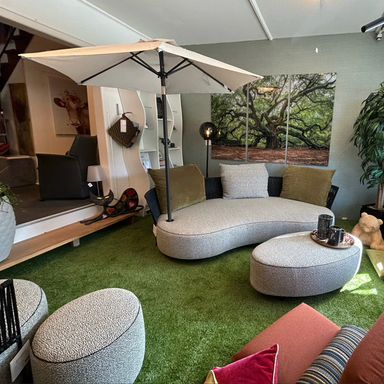 Integrierter Sonnenschirm der Bullfrog Outdoor-Lounge „Lagoon“ mit ca. 80 cm Überstand Loungemöbel Ausstellugnsstück Sale Abverkauf SchnäppchenGartenmöbel Designmöbel Zeppenfeld Olpe Wohn Evolution
