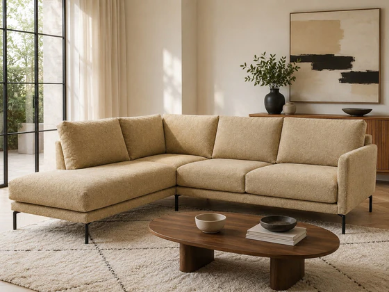 Violetta Sitzkomfort Ecksofa Terni im Stoff Gavani Sand mit Longchair links in moderner warmer Wohnumgebung