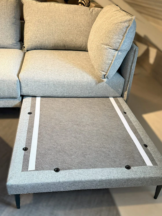 Alva Sofa Detailansicht Unterbau für das Einstecken der Rückenlehnen