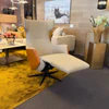 AERA Signa 1005 Relaxsessel mit außen whiskyfarbenem Leder und innen sandfarbenem Bouclé-Stoff