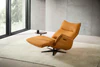 Der Nolte Lounger Miami in relaxter Sitzposition mit ausgestelltem Fußteil – moderner Designstuhl in stilvollem Ambiente mit großem Fenster.