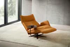 Relaxsessel Nolte Miami mit Fußstütze und Rückenlehne in Relaxposition – elektrisch verstellbar, hochwertiges Nappaleder in leuchtendem Orange.