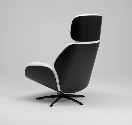 IP Design Trinity Relaxsessel – stufenlos bis Liegeposition, Leder Galaxy schwarz, Holzschale Nussbaum, Ambiente