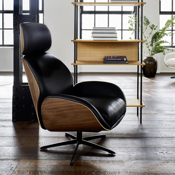 Trinity Relaxsessel – Leder Galaxy weiß, Holzschale Eiche schwarz, schlankes Drehkreuz, Modernes Ambiente