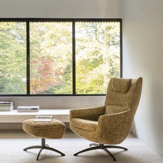 Schwarzes Metallgestell des JORI Griffon Sessels – modernes, stabiles Design