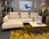 JORI Longueville Landscape Stoffsofa mit Longchair links, losen Rückenkissen und bronzematten Füßen