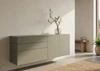 Sudbrock Cubo Hängesideboard in Salbei matt mit gefrostetem Glas-Abdeckblatt und schwebender Optik