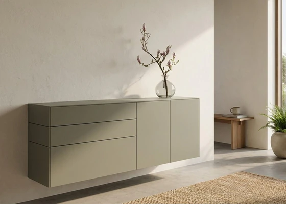 Sudbrock Cubo Hängesideboard in Salbei matt mit gefrostetem Glas-Abdeckblatt und schwebender Optik