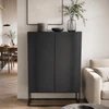 Modernes Kettnaker CASE Highboard als Ausstellungsstück mit Rauchglasböden, schwarzem Rahmen und Front aus Schwarzstahl Ambiente